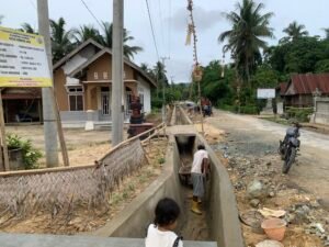 Pembangunan Drainase Blok H Sampai Blok I Desa Sumber Jaya Tingkatkan Kenyamanan Lingkungan Warga