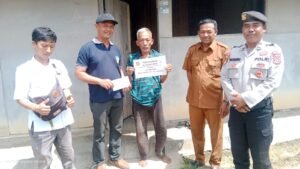 Pembagian BLT Desa Sumberjaya kepada 4 Keluarga Penerima Manfaat